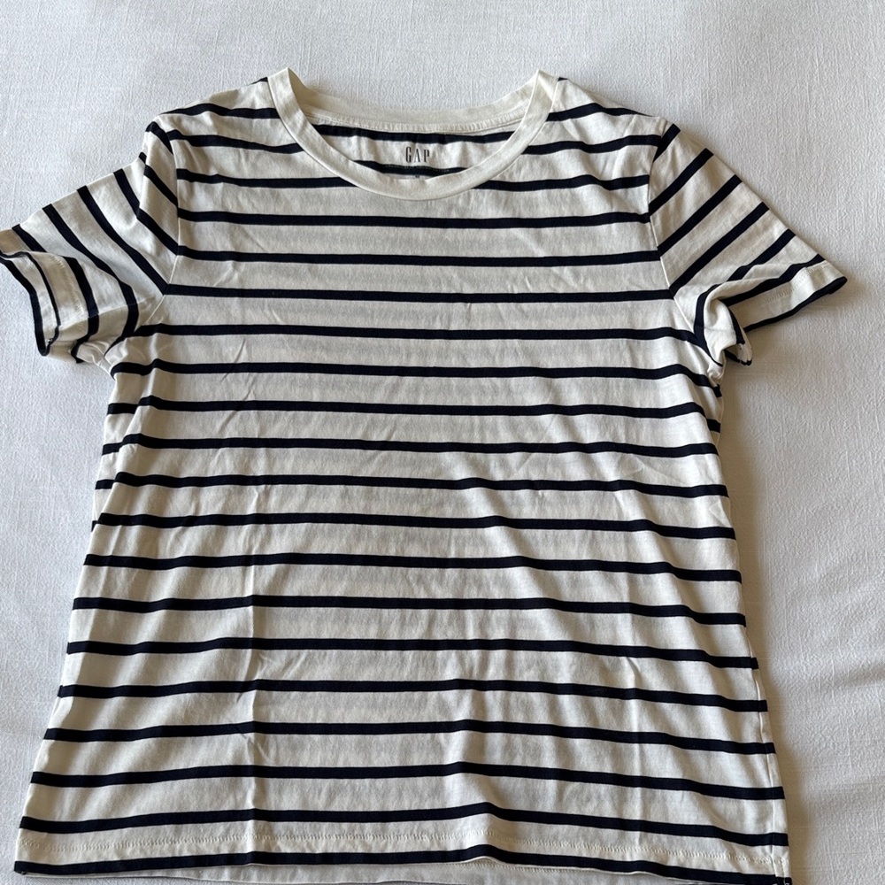 GAP Navy and Cream Striped Tee - size M